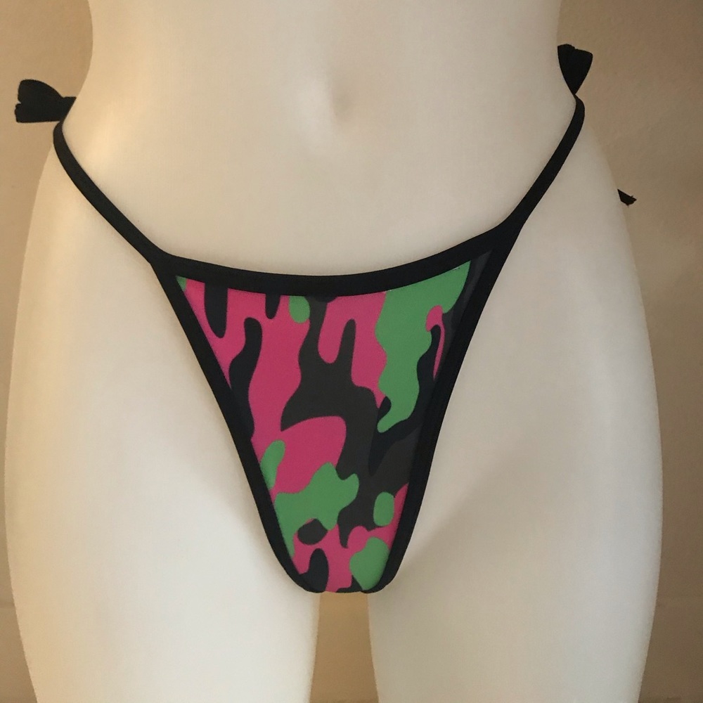 Bikini - Picture 3 of 7